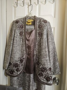 Embroidered Taupe-Gray Women's Blazer Skirt,shell 3pcs